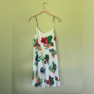 Old Navy Beachy Flower Summer Dress. Size M